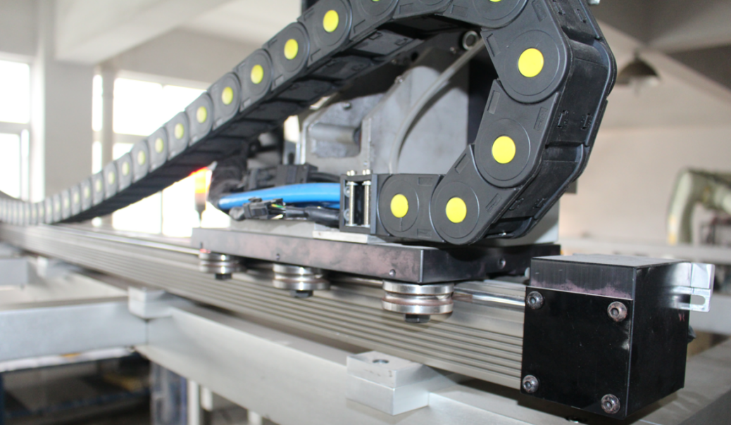 슬라이드 레일 및 탱크 체인