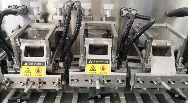 이중 열 밀봉 스테이션, 일회성 냉각 및 밀봉으로 가방 모양을 더욱 완벽하게 만듭니다.