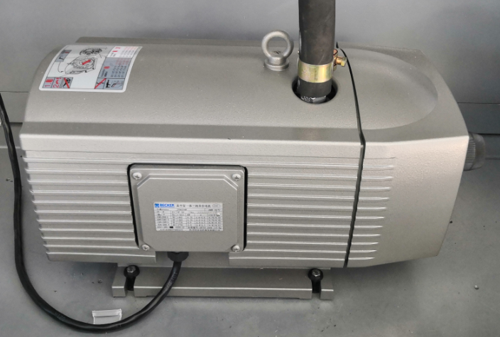 독일 Beck 진공 펌프는 안정적인 고출력 진공을 제공합니다.